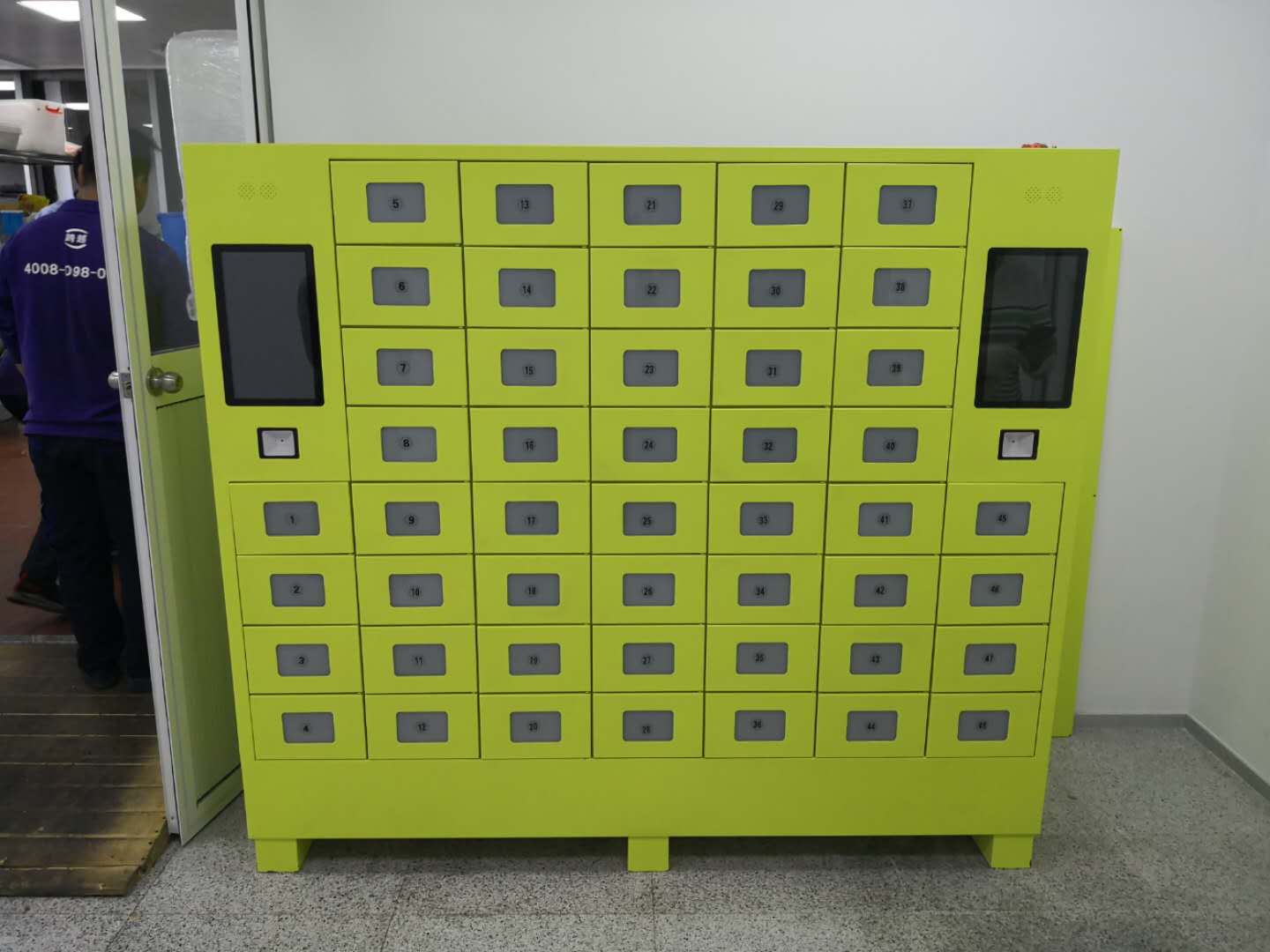 Ctrip's Staff Dining - Temperature self-kiosk